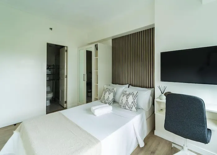 Scandi 1 Bedroom Golf View Bgc Apartment Manila