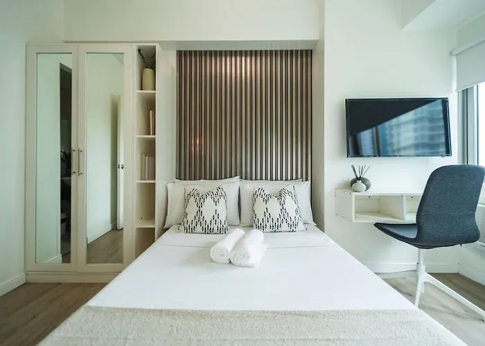 Scandi 1 Bedroom Golf View Bgc Apartment Manila