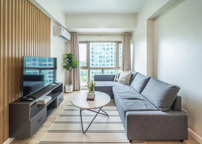 Scandi 1 Bedroom Golf View Bgc Apartment Manila